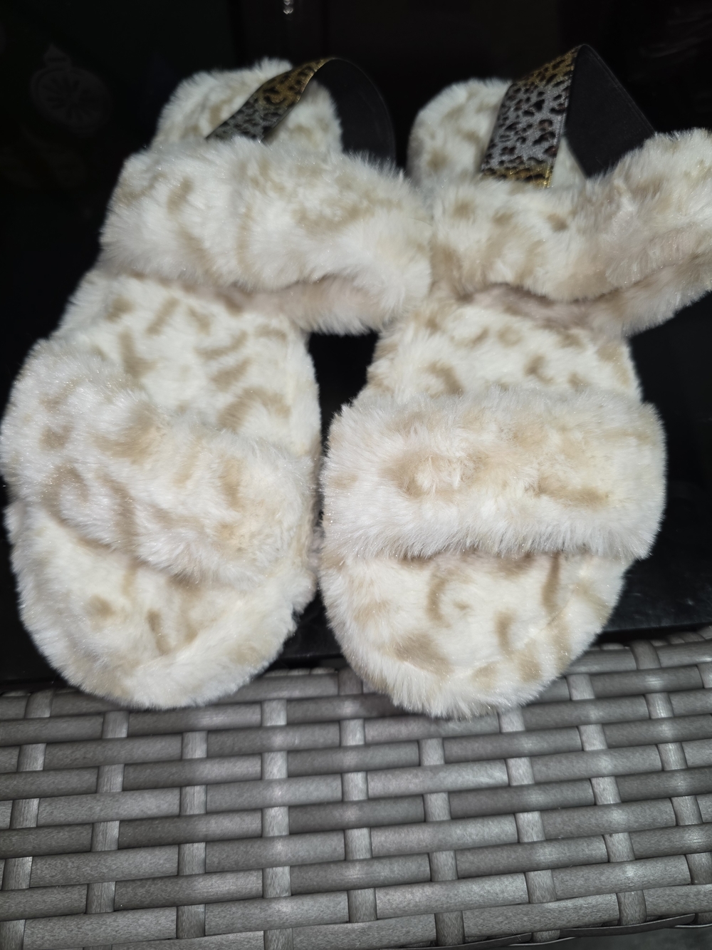 Mata Shoes Cream Faux Fur Slide Sandals with Leopard Accent